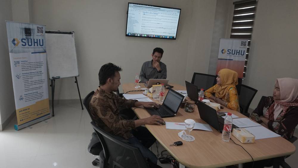 Disdukcapil Kota Semarang mengikuti pelatihan Oracle Database Fundamental 10g or 11g di venue PT Kata Suhu Kita
